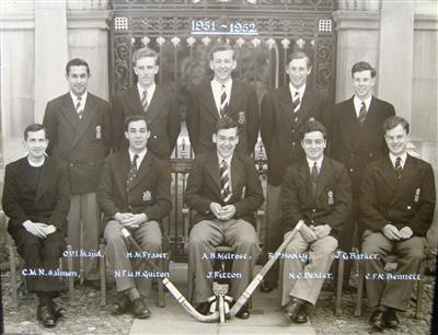 cc01172 1951 hockey.jpg; cc01172; 1951-1952 Hockey team; Photograph